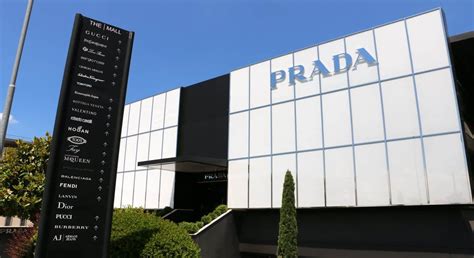 EXCLUSIV: Fabrica Prada din Sibiu se deschide în 